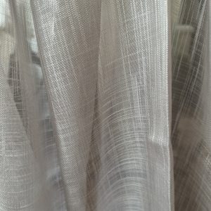 Тънко мрежесто перде Сантаса в кафяв цвят, с перделък