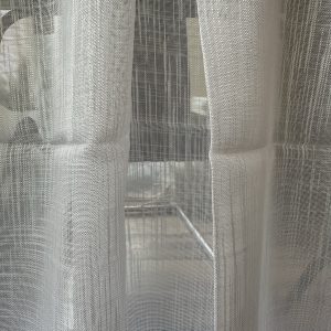 Тънко мрежесто перде Сантаса в бежов цвят, с перделък