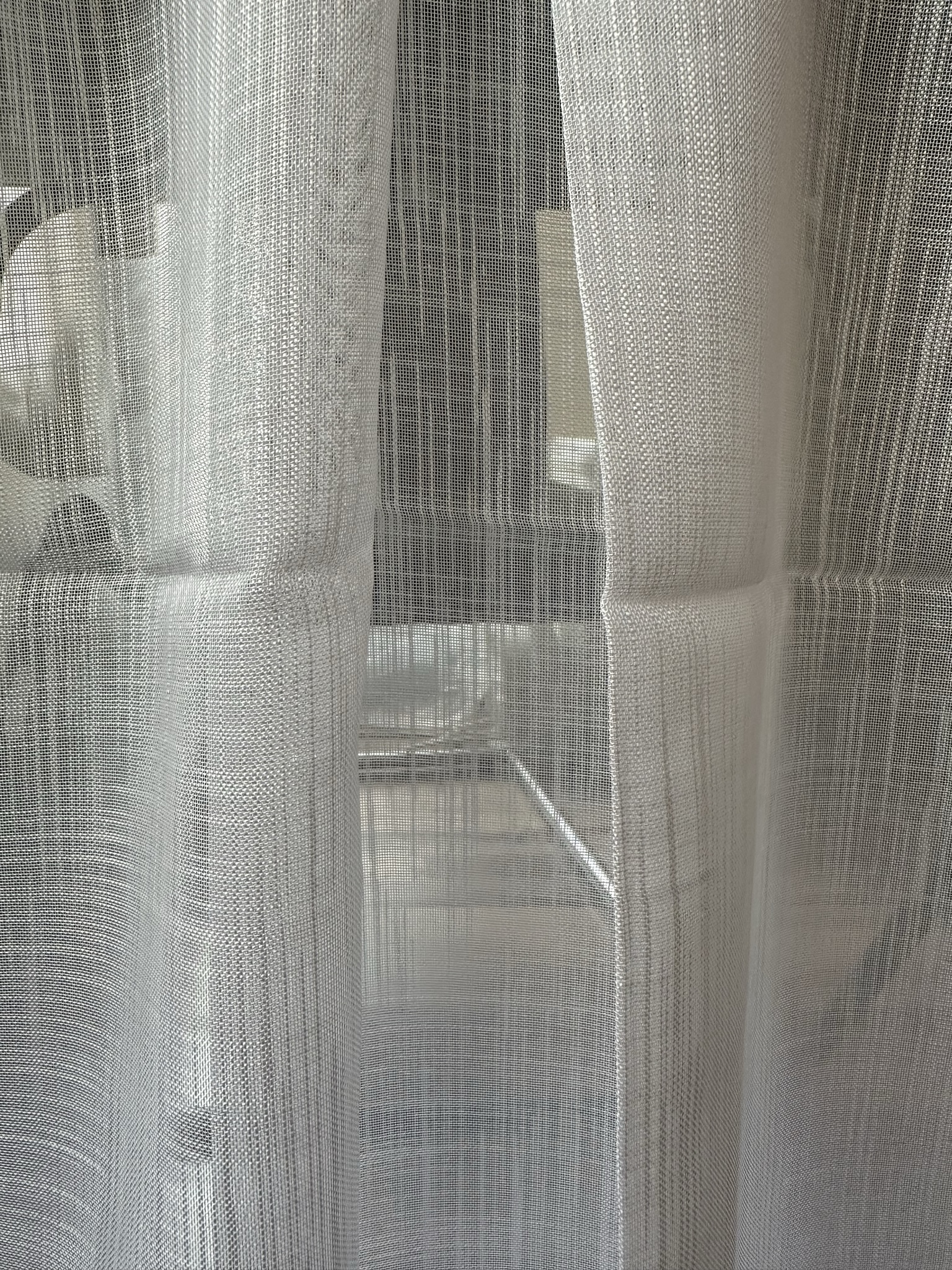 Ptextil - Тънко мрежесто перде Сантаса в бежов цвят, с перделък Тънко мрежесто перде Сантаса в бежов цвят, с перделък