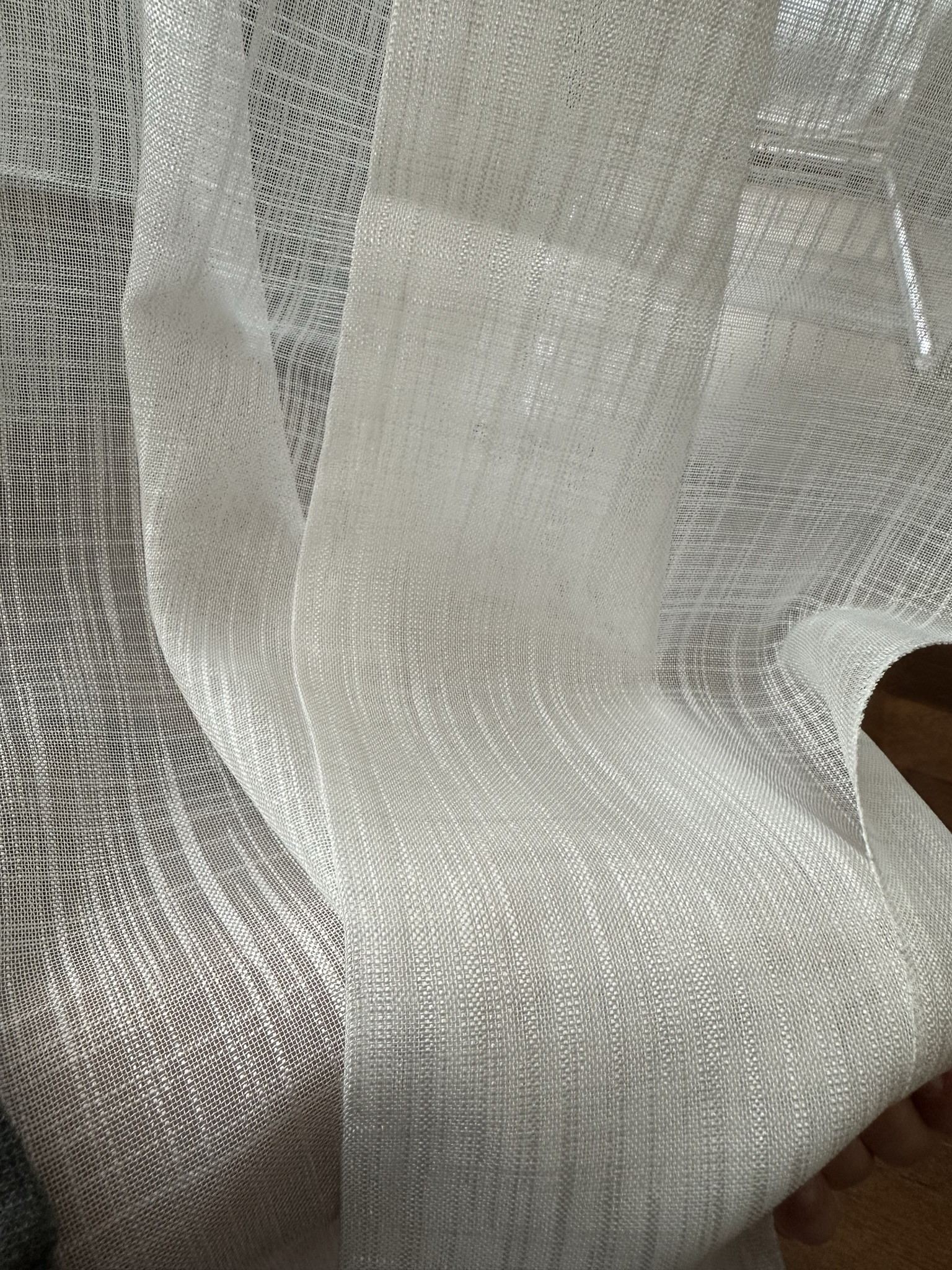 Ptextil - Тънко мрежесто перде Сантаса в млечно бял цвят, с перделък Тънко мрежесто перде Сантаса в млечно бял цвят, с перделък - Image 2