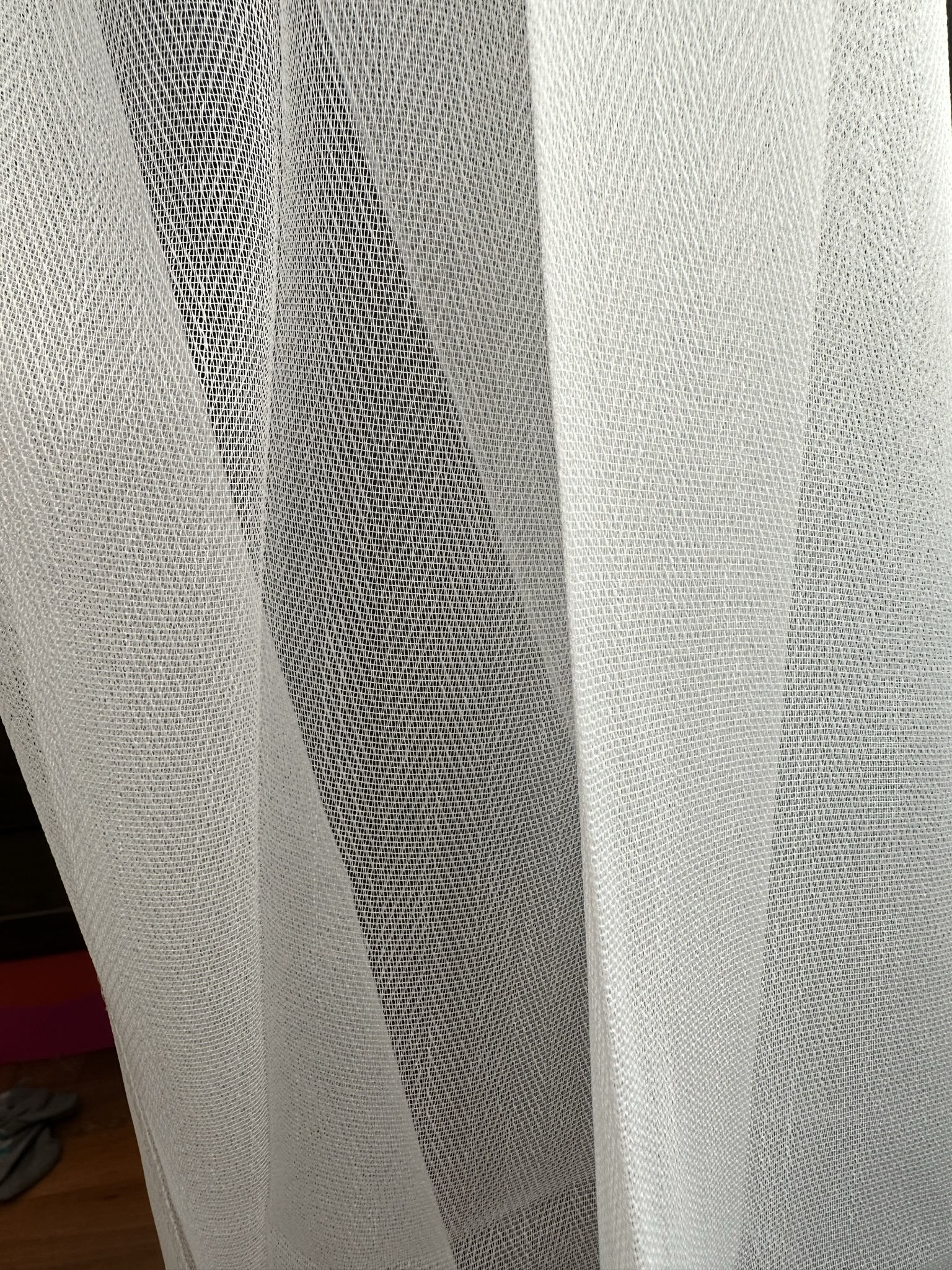 Ptextil - Тънко мрежесто перде в екрю цвят, с перделък Тънко мрежесто перде в екрю цвят, с перделък