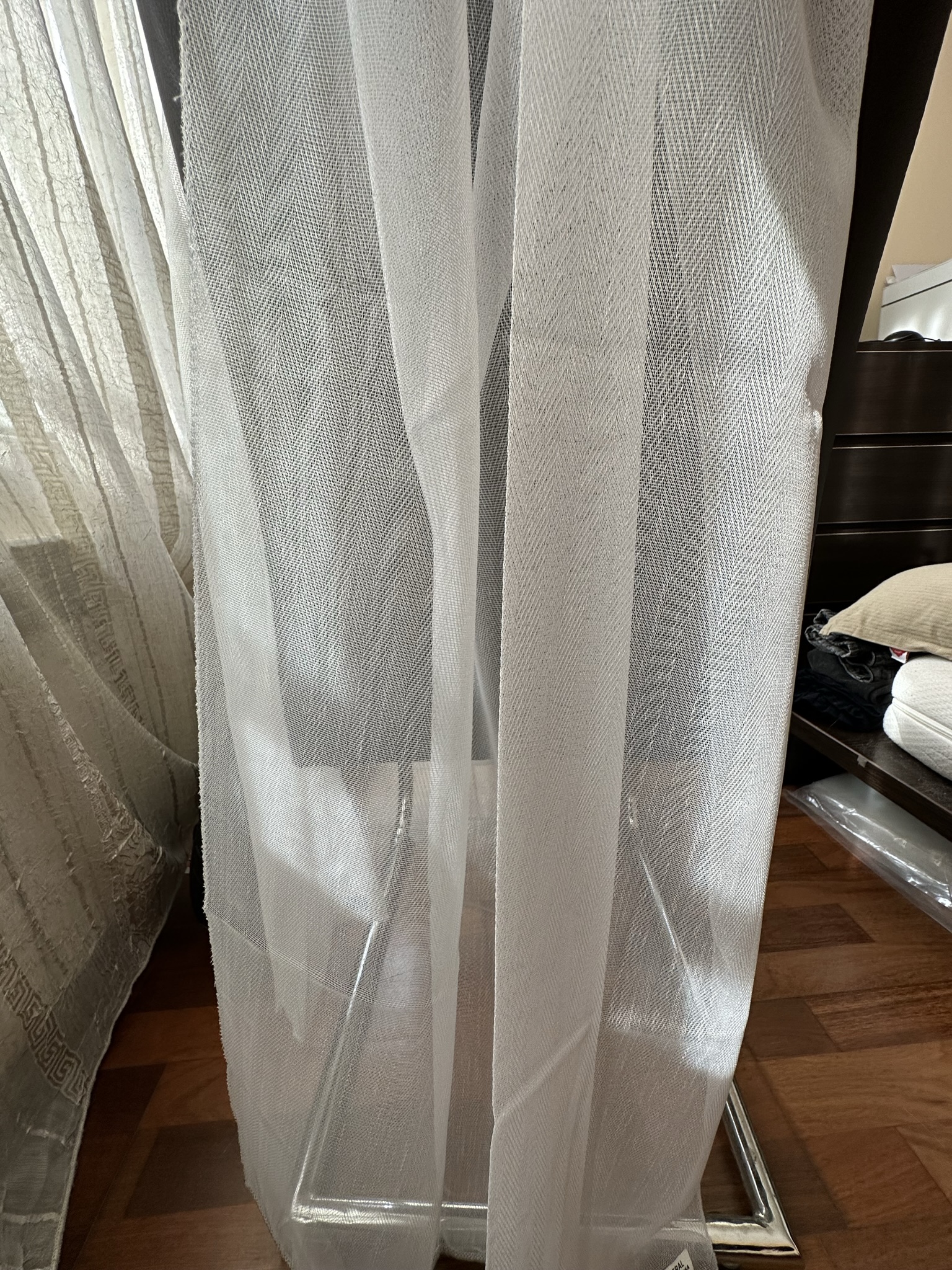 Ptextil - Тънко мрежесто перде в сив цвят, с перделък Тънко мрежесто перде в сив цвят, с перделък