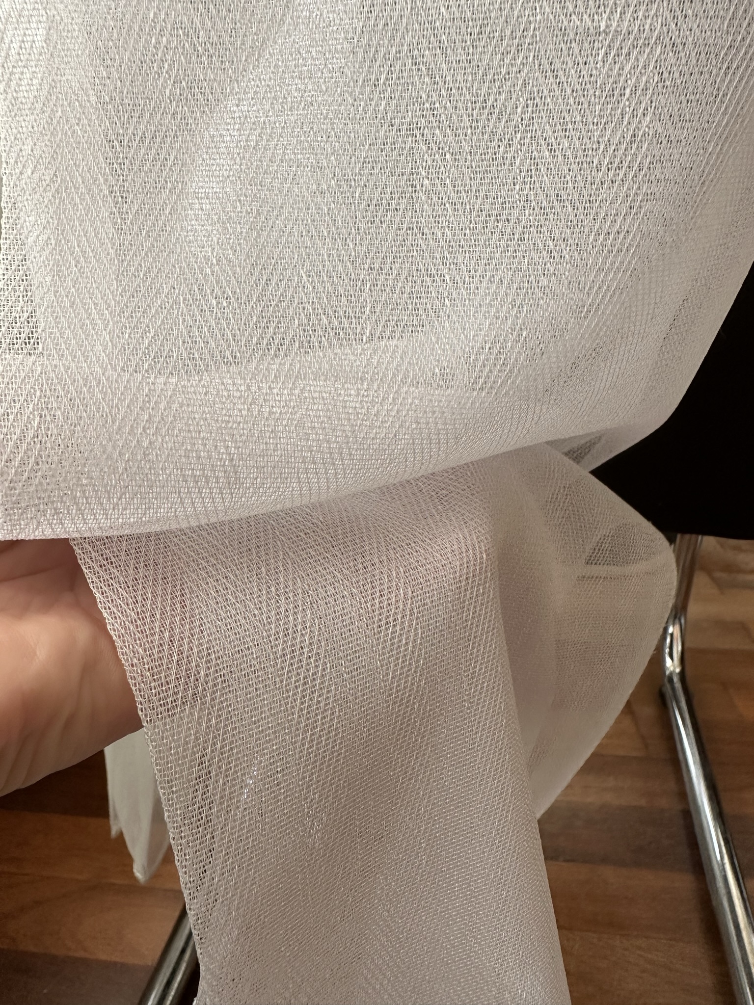 Ptextil - Тънко мрежесто перде в сив цвят, с перделък Тънко мрежесто перде в сив цвят, с перделък - Image 3