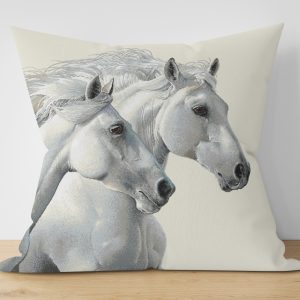 Жакардова декоративна калъфка Бели коне 45х45 см.