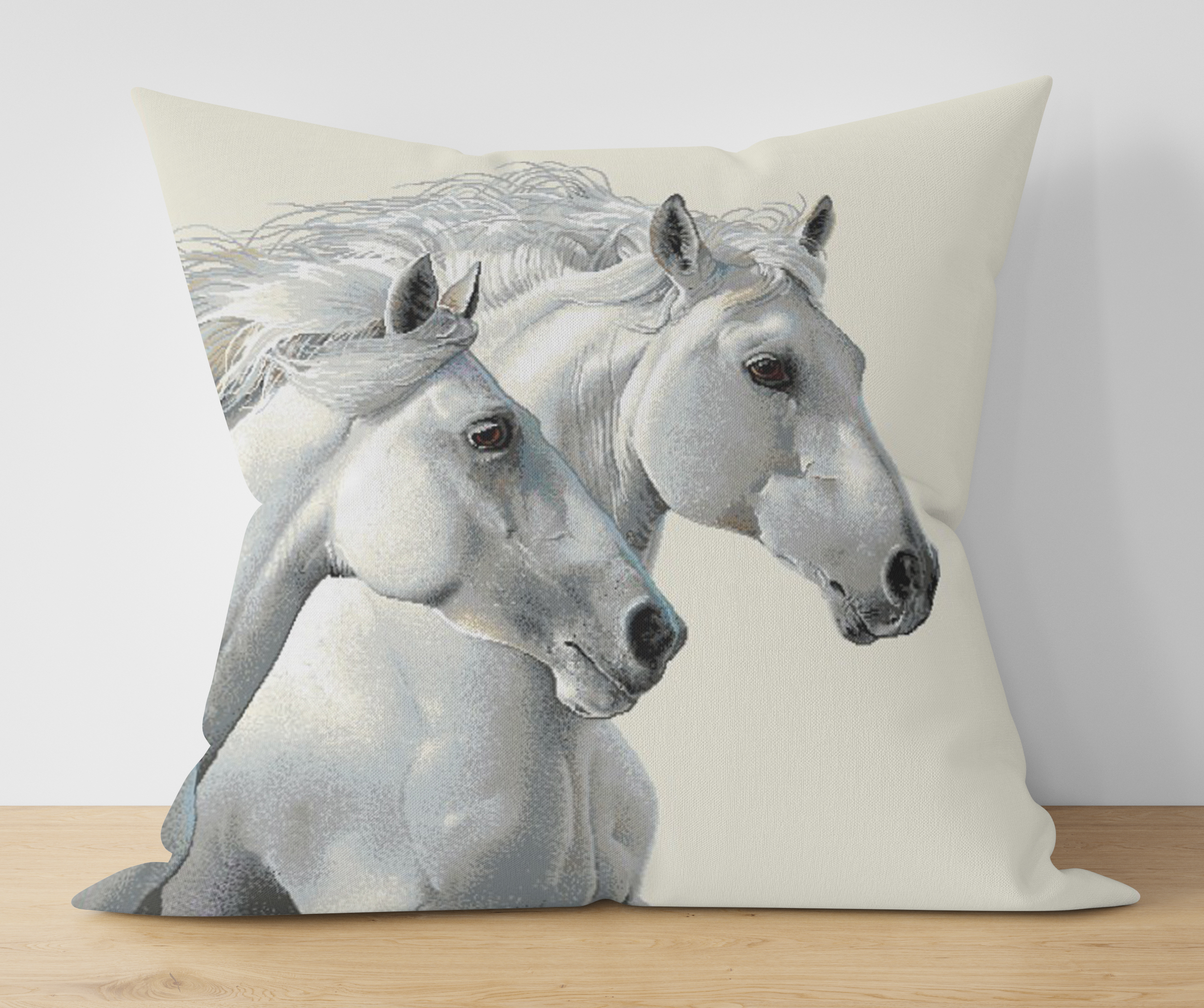 Ptextil - Жакардова декоративна калъфка Бели коне 45х45 см. Жакардова декоративна калъфка Бели коне 45х45 см.