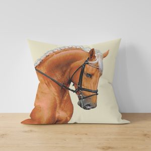 Жакардова декоративна калъфка Величествен кон 45х45 см.