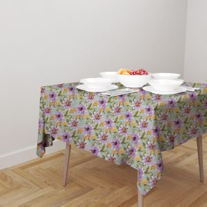 Покривка "Лилави цветя"